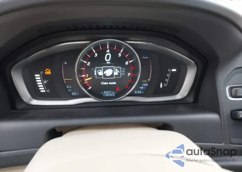 2015 Volvo Xc60 T6 z USA, uszkodzony, nr VIN YV4902RK6F2714488